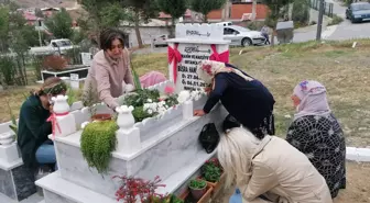 'Yorgun mermi' ile ölen kızın ailesinden dava sonrası çocuklarının mezarına ziyaret