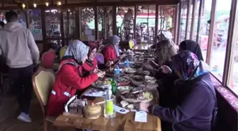 KASTAMONU - Yaşlılar Günü etkinliğine katılan kadınlar güzel bir gün geçirdi