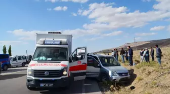 Aksaray'da hafif ticari araç ile otomobilin çarpışması sonucu 6 kişi yaralandı