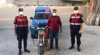 Son dakika haberi... Hatay'da 7 yıl önce çalınan motosikleti jandarma bularak sahibine teslim etti