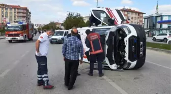 Otomobil ile çarpışan ambulans devrildi: 3 yaralı