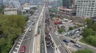 Aşı karşıtı protestocular Brooklyn Köprüsü üzerinden Manhattan'a yürüdü