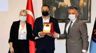 Hayırseverden AÜ Hastanesine babası adına 1 milyon TL bağış