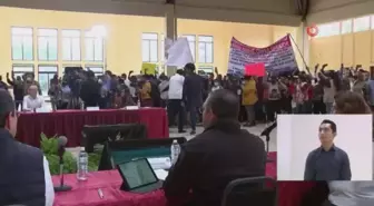 Meksika'da protestocular, Devlet Başkanı Obrador'un toplantısını bastı