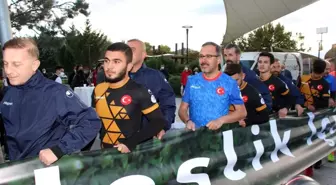 Gençlik ve Spor Bakanı Kasapoğlu, yeşil sahada gençlerle buluştu