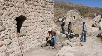 KAHTA KALESİ'NDE KAZI ÇALIŞMALARI YENİDEN BAŞLADI