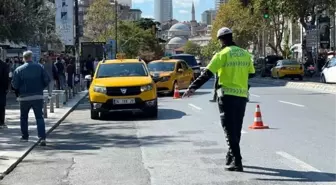 Mecidiyeköy'de taksi denetimleri devam ediyor