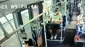 Metrobüste cep telefonu hırsızlığı kamerada