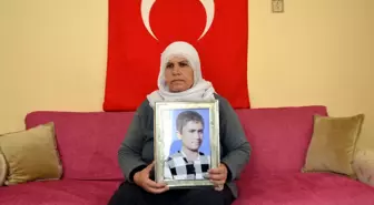 Muş'ta evlat nöbetini sürdüren anne, oğluna kavuşacağı günü bekliyor