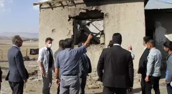 Özalp Kaymakamı Nasır, evi yanan aileyi ziyaret etti