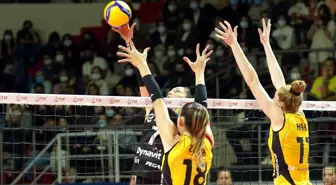 Vakıfbank kupasını aldı