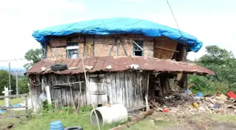 Evlerine çarpan traktör bir aileyi yuvasız bıraktı