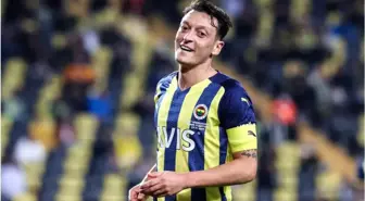 Mesut Özil'den İngiltere'de yeni futbol okulu