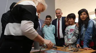 Uluslararası Cam Bienali'nde sanatçılar cam eserleri 'giyerek' sergileyecek