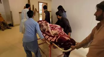 Pakistan'da 5.9 büyüklüğünde deprem: 20 ölü, 300 yaralı