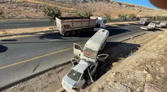 Son dakika haberleri... ŞANLIURFA - Trafik kazasında 1 kişi öldü, 17 kişi yaralandı (2)