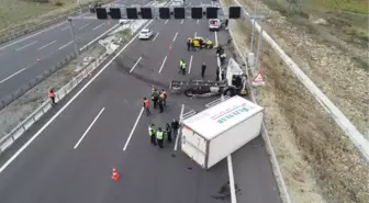 ÇATALCA KUZEY MARMARA OTOYOLU'NDA TAKSİYLE KAMYONET KAFA KAFAYA ÇARPIŞTI; 1 ÖLÜ 2 AĞIR YARALI