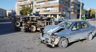 AKSARAY'DA OTOMOBİL İLE KAMYONET ÇARPIŞTI 5 YARALI