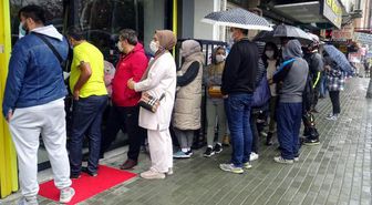 3'te 1 fiyatına satılıyor! İstanbul Havalimanı'nda unutulan eşyaları satın alma kuyruğu