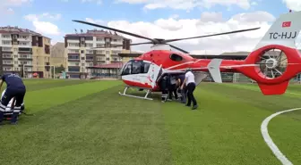 Yaralı gencin imdadına hava ambulansı yetişti