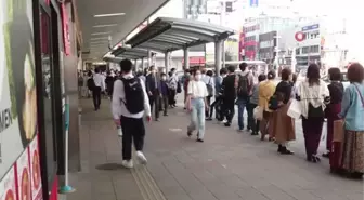 Japonya'da tren seferleri askıya alındıBinlerce kişi istasyonlarda mahsur kaldı