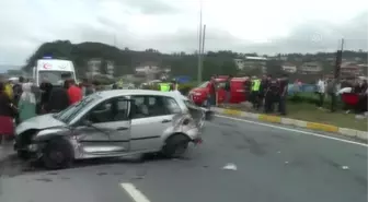Son dakika haberleri... Otomobillerin çarpıştığı kazada 5 kişi yaralandı