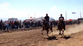 Rahvan at yarışları, renkli görüntülere sahne oldu