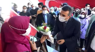 Eğil Kaymakamı Arslan, evlat nöbetindeki ailelerle bir araya geldi