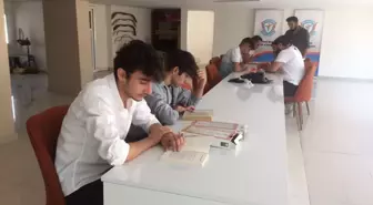 Mersingücü GSK'nın sporcuları kitap kafede buluştu