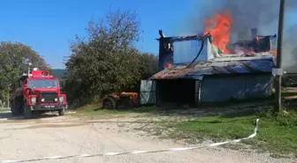 Karabük'te iki katlı ev alevlere teslim oldu