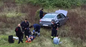 KOCAELİ'DE ŞARAMPOLE DEVRİLEN OTOMOBİLDEKİ BABA- OĞUL YARALANDI