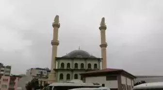 Fırtına nedeniyle reklam tabelası ve çatının düşmesi sonucu 4 kişi yaralandı