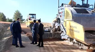 Kaymakam Alkan yol yapım çalışmalarını yerinde inceledi