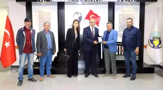 Başkan Akın'a yağlı güreşler için teşekkür plaketi