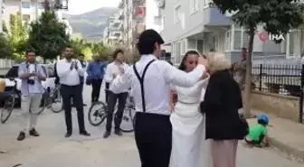 Bisiklet gelin arabası oldu, konvoya bisikletleriyle eşlik ettiler