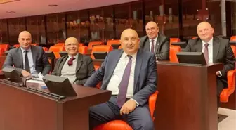 CHP'li vekillerin fotoğrafı için yapılan espri sosyal medyayı salladı: Şampuan reklamı gibi