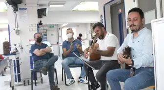 İzmir'de müzik öğretmenlerinden diyaliz hastalarına moral konseri