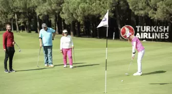 Kadın golfçüler, meme kanserine dikkati çekmek için sahaya çıktı