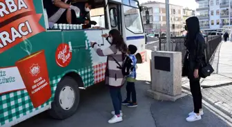 Aksaray Üniversitesi öğrencileri, belediyenin çorba ikramıyla güne başlıyor