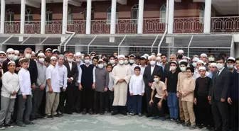 Diyanet İşleri Başkanı Erbaş, İstanbul'da İsmailağa Kur'an Kursu'nu ziyaret etti