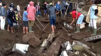 Endonezya'da 4.8 büyüklüğünde deprem: 3 ölü, 7 yaralı