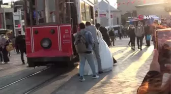 Taksim'de gelinin fotoğraf çekiminde kaza ucuz atlatıldı