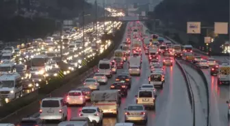 İSTANBUL'DA HAFTANIN İLK İŞ GÜNÜNDE TRAFİK YOĞUNLUĞU