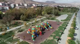 Tatvan'da park ve oyun alanları yenileniyor