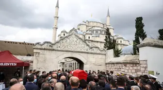 Baykar Yönetim Kurulu Başkanı Özdemir Bayraktar son yolculuğuna uğurlanıyor