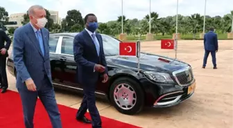 Cumhurbaşkanı Erdoğan, Togo'da resmi törenle karşılandı