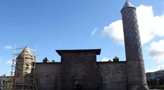 Tarihi Karanlık Kümbet ve Yakutiye Medresesi restore edilerek kışa hazırlanacak