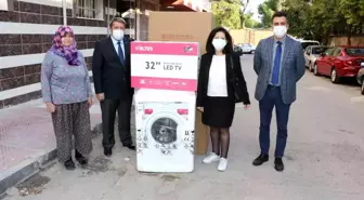 Evi yanan aileye eşya desteği