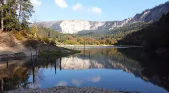 Bolu Sülüklü Göl'de sonbaharın renkleri drone ile görüntülendi