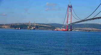 Dev platform 57 metre suya batırılarak 1915 Çanakkale Köprüsü altından geçti
